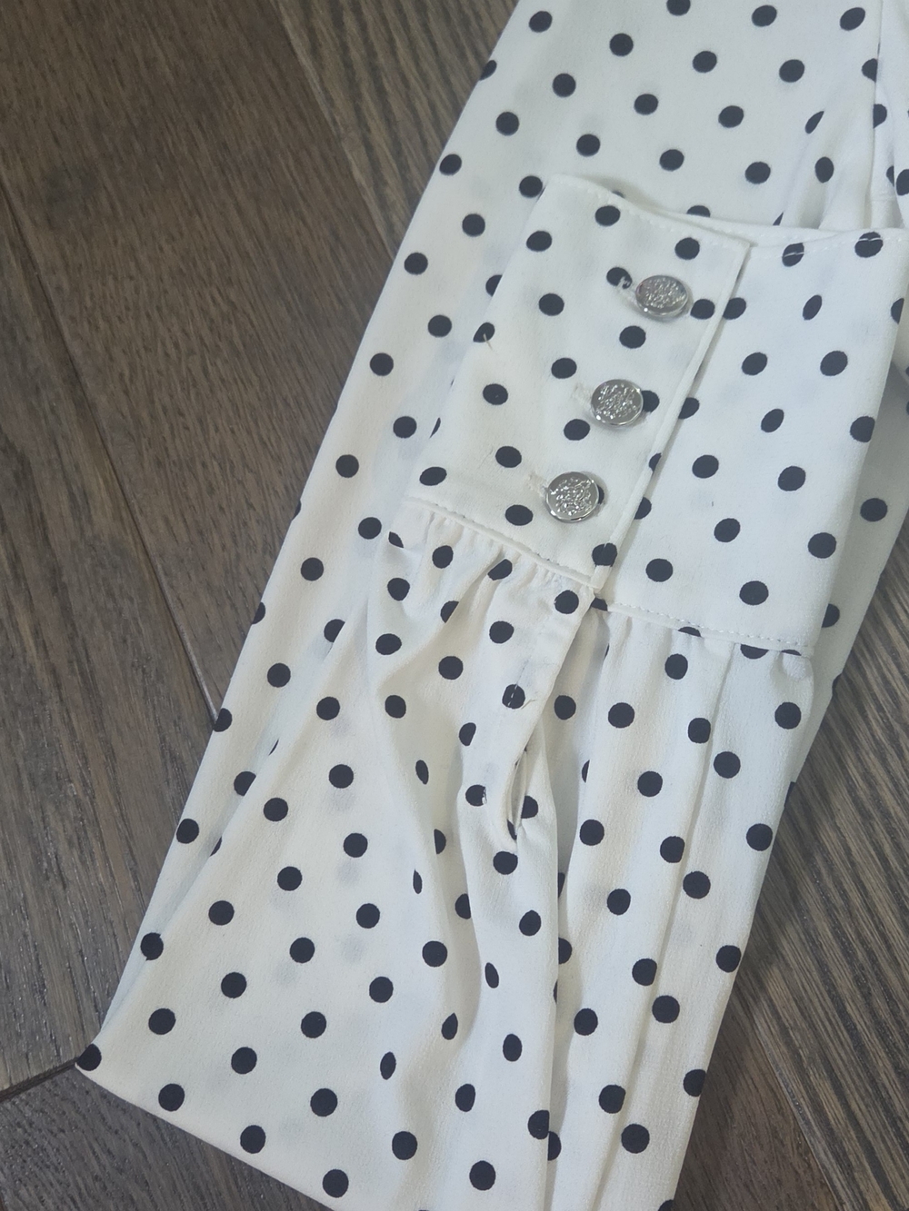 White House Black Market Dotted Ruffle Top Size M, NWT, Ecru/black - Picture 6 of 10